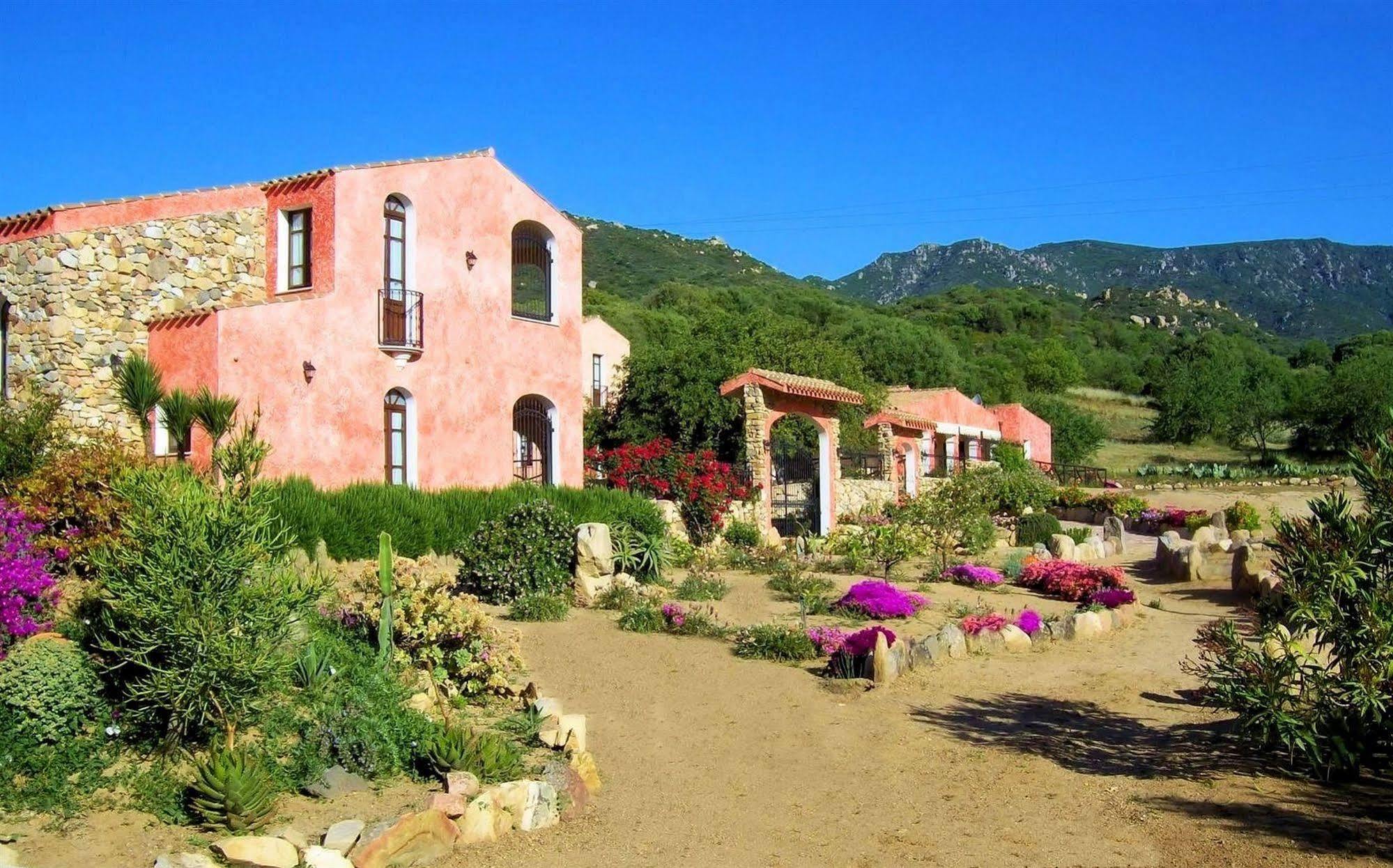 Hotel La Corte Rosada Villasimius Eksteriør billede